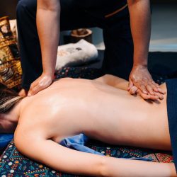 Férias – Massagem Ayurvédica + Massagem Capilar